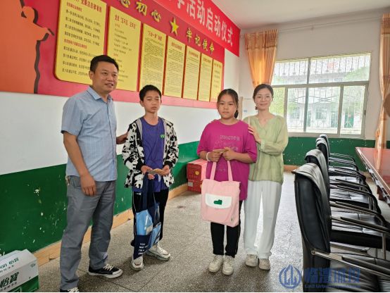 临澧fun88“六一”慰问困难儿童